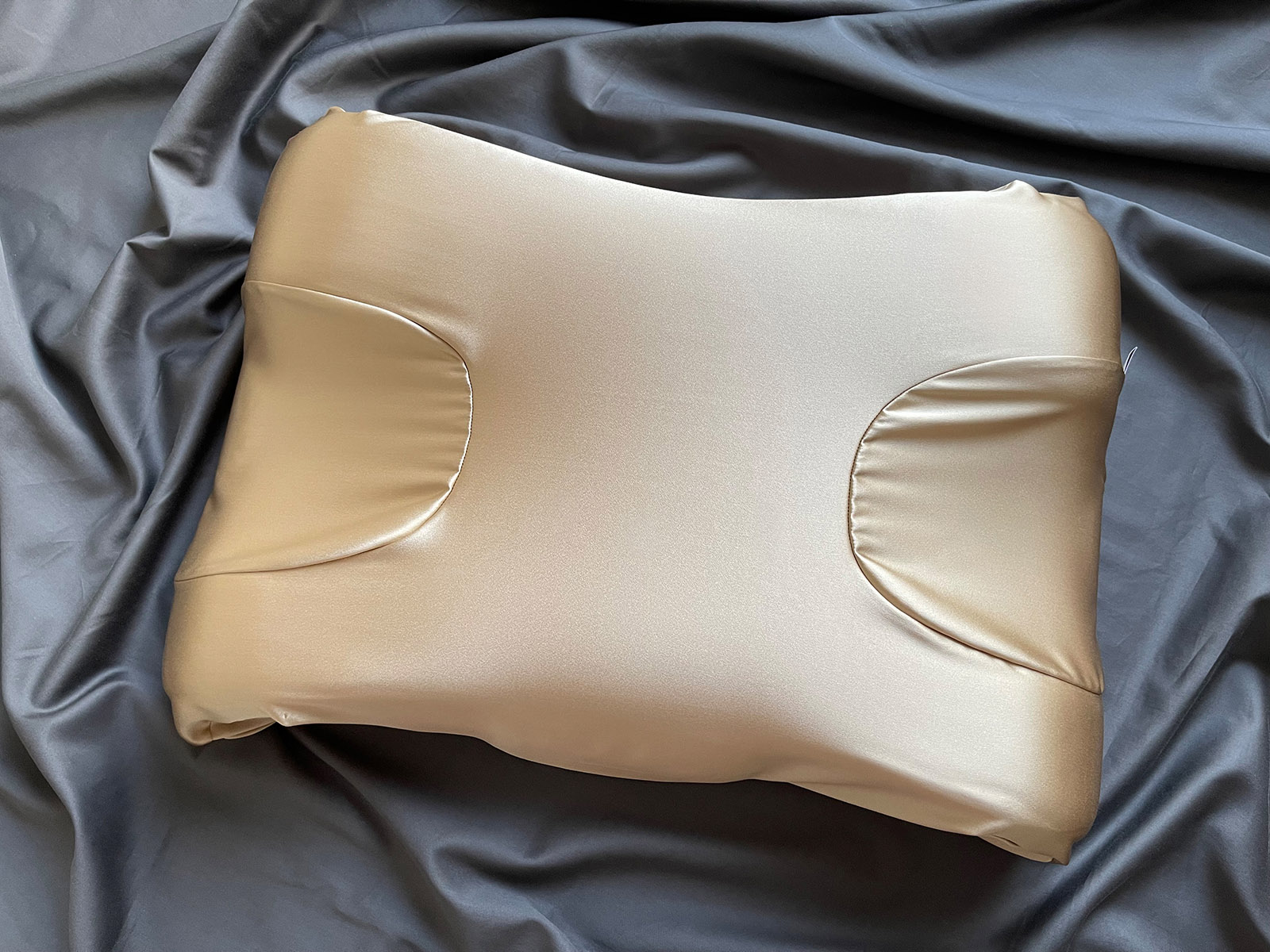 Queen Sleep pillow golden